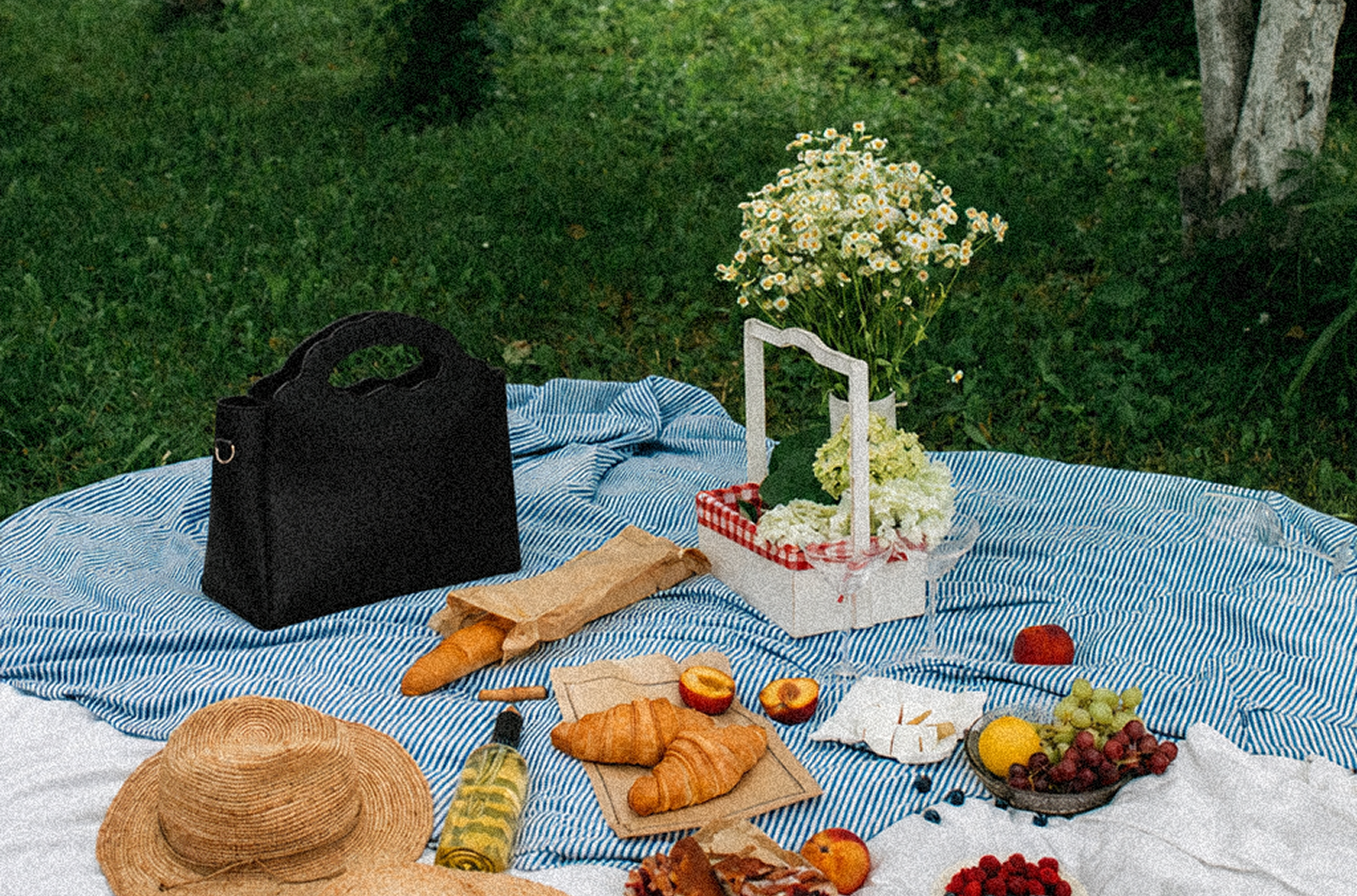Image d'un sac LUA sur une nappe de pique-nique